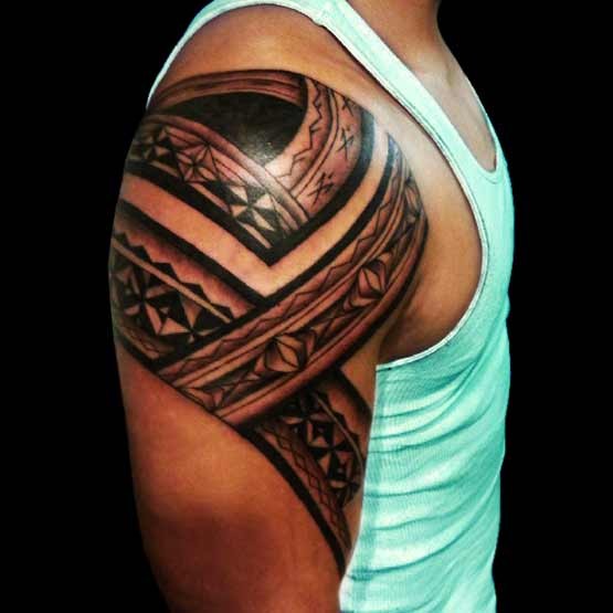 The tribal arm tattoos for men design will really emphasize the biceps muscle. Look a line around the bicep tattoos play a very captivating to a woman.