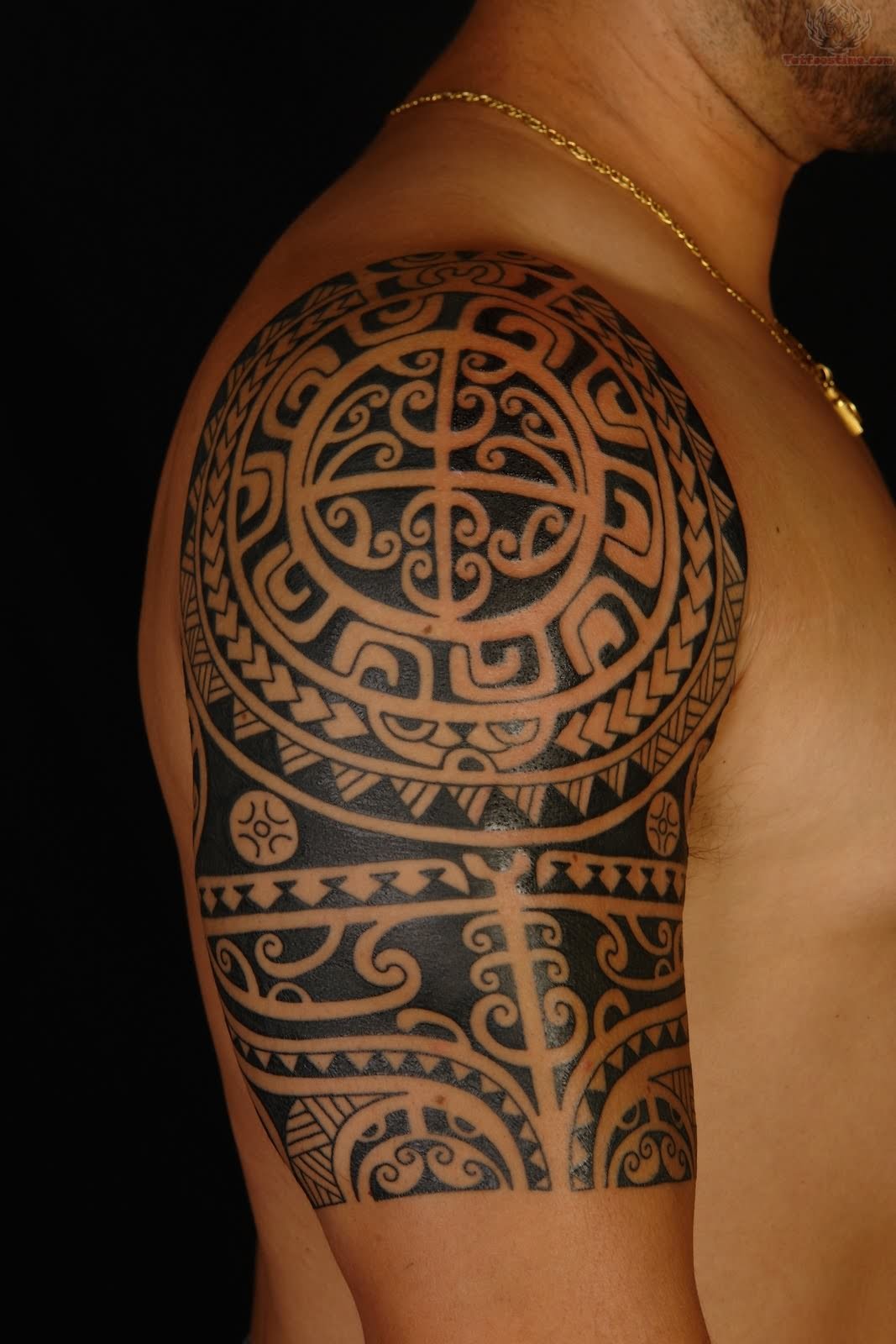 Hawaiian tattoo on arm