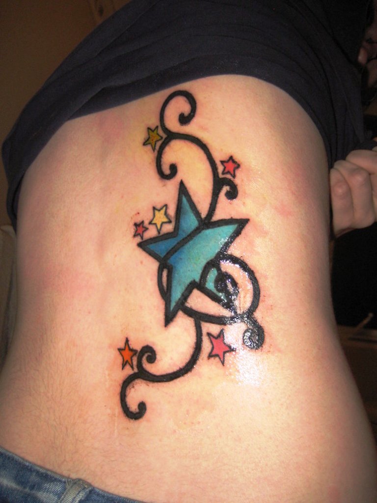 Awesome-Girls-Star-Tattoo-Design-on-Back