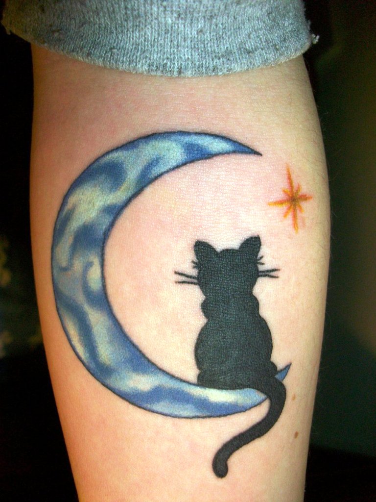 Half-Moon-Tattoo
