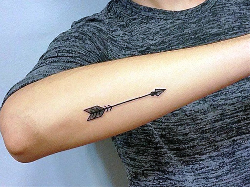 Small-Arrow-Tattoo-On-Right-Arm