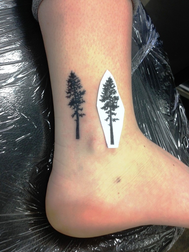 Small tree tattoo in leg