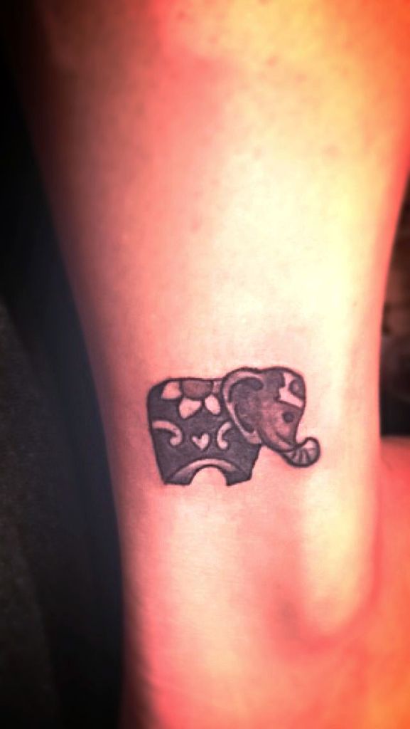 amall-elephant-tattoo-on-right-ankle