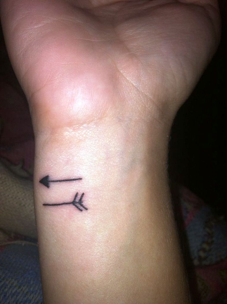 broken-arrow-tattoo-on-wrist-for-men