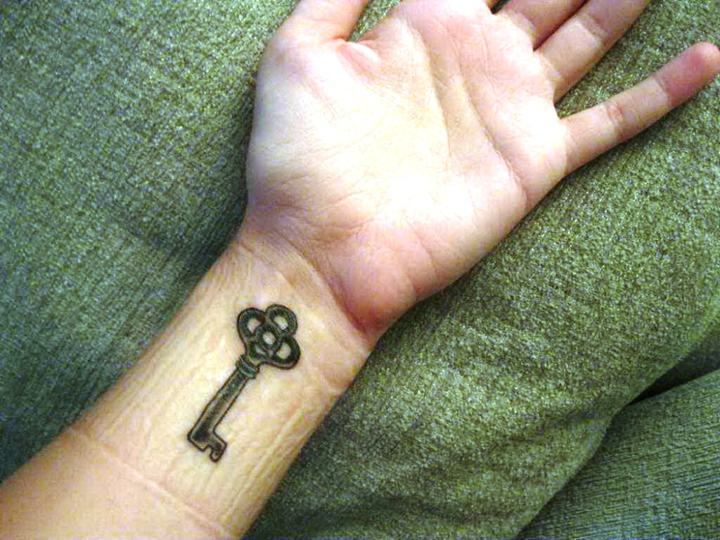 cross-tattoos-stunning-tattoo-designs-ideas-for-men-women