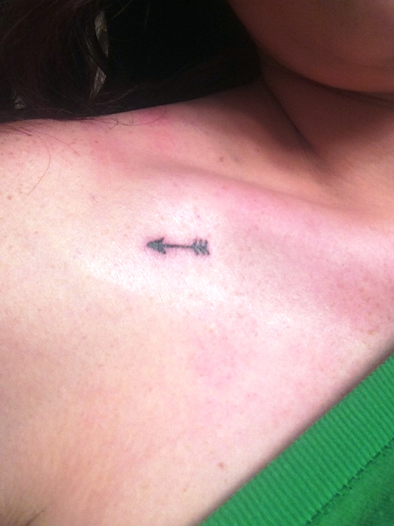 small-arrow-tattoo-on-collarbone-for-girls