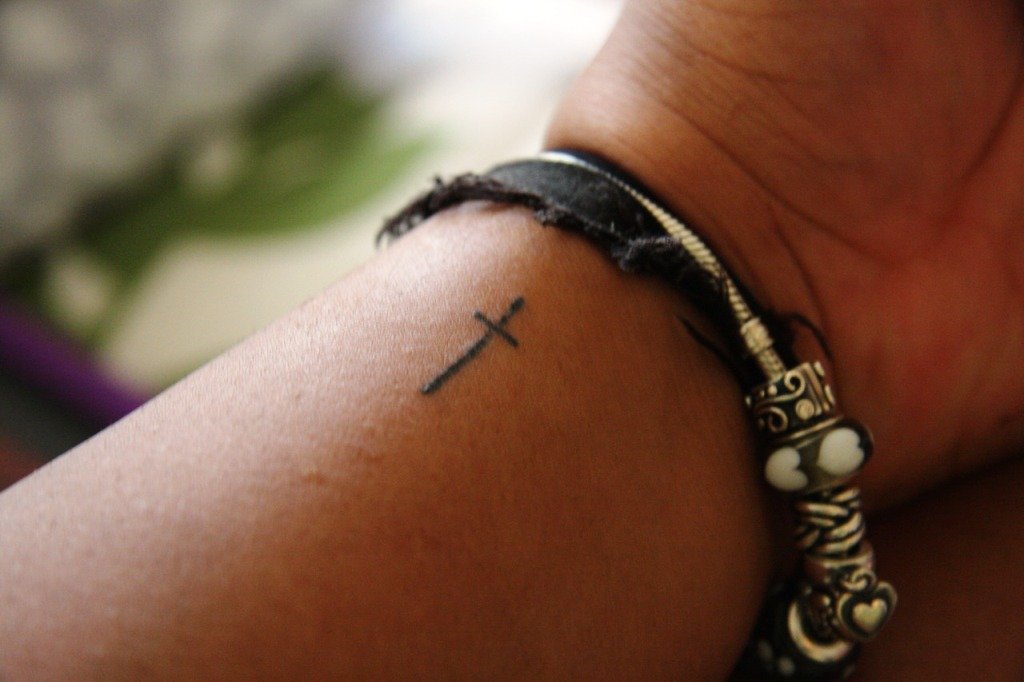 Cross-Tattoo-Designs-For-Men