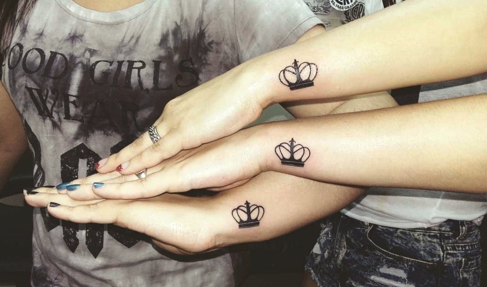 Small-Crown-Tattoos-for-Sisters