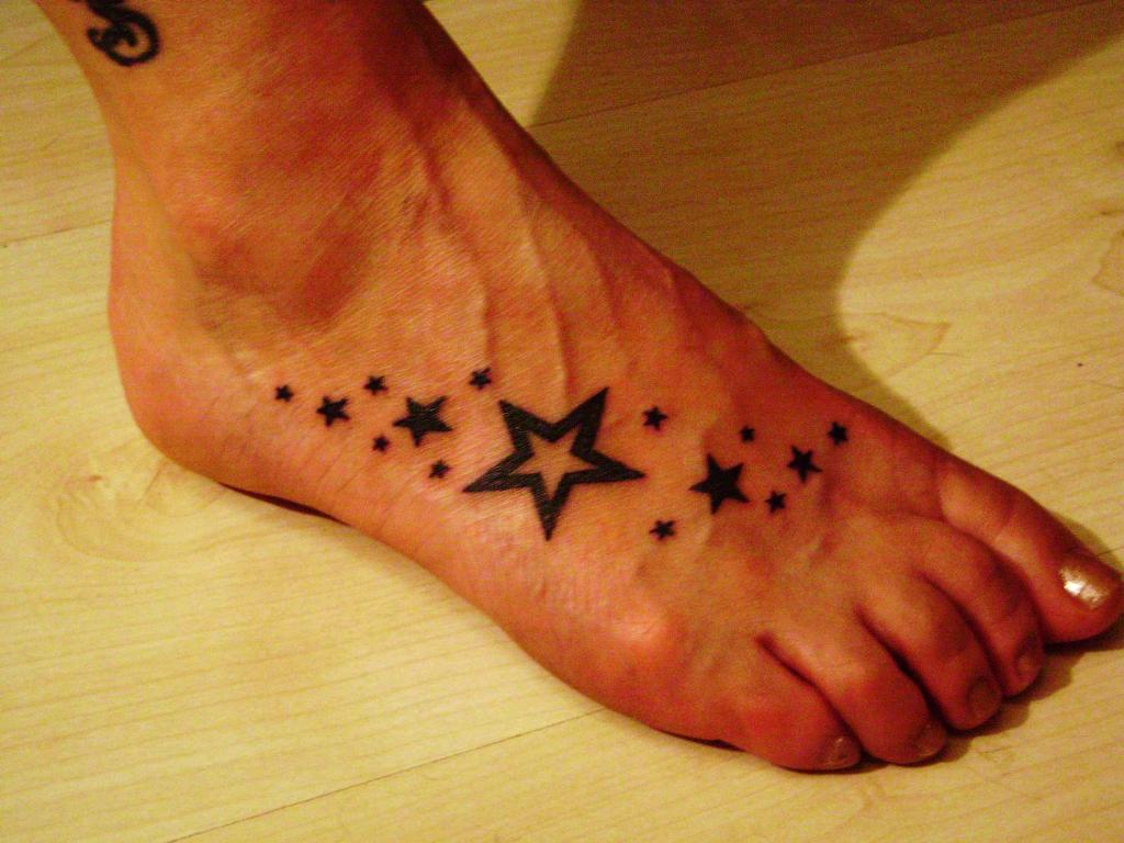 Small-Star-Tattoos-on-Foot