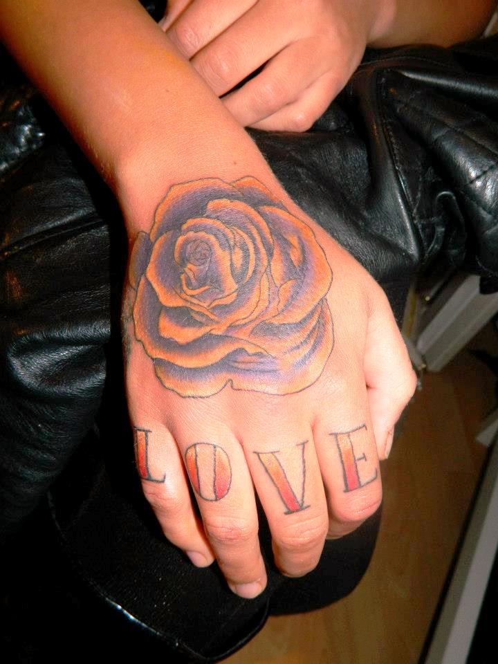 hand_tattoo_rose_and_finger