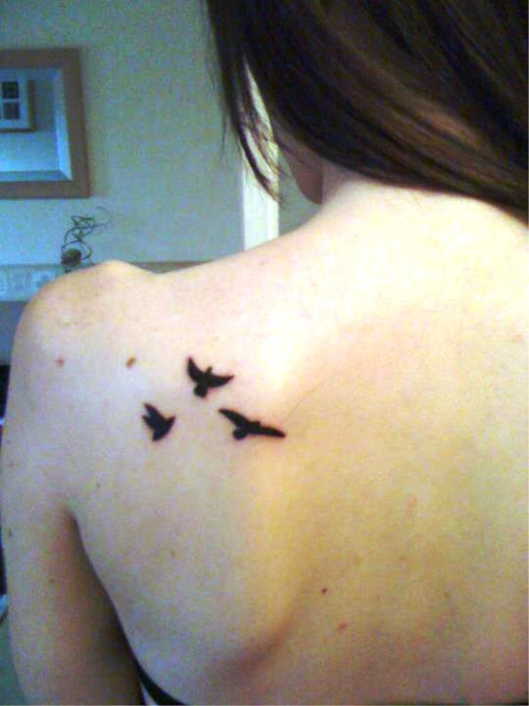 small-black-birds-tattoo-on-left-back-shoulder