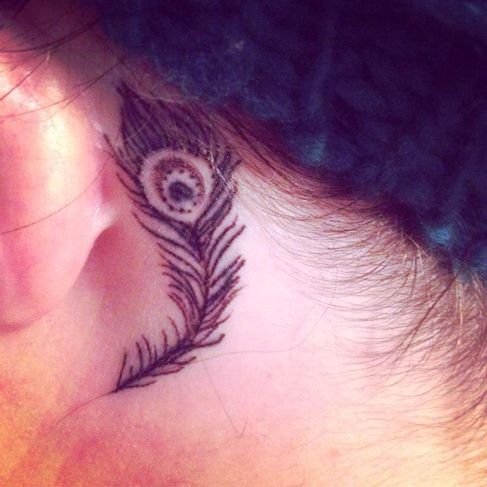 stars-behind-ear-male-tattoo