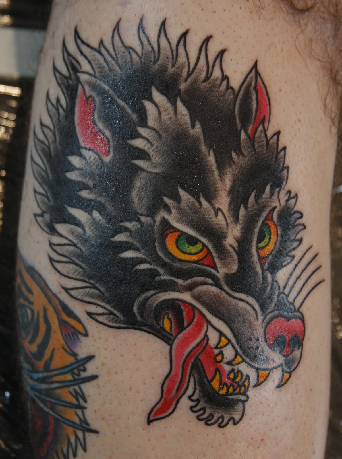american-traditional-wolf-head-tattoo