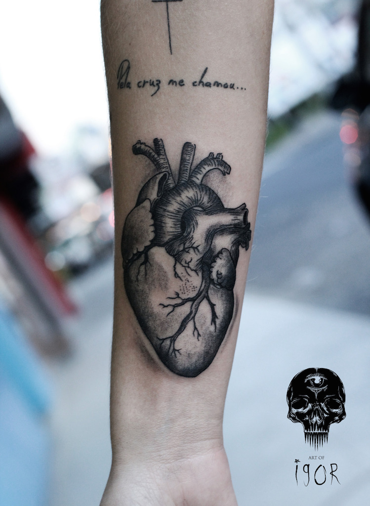 anatomical-heart-tattoo-fine-design
