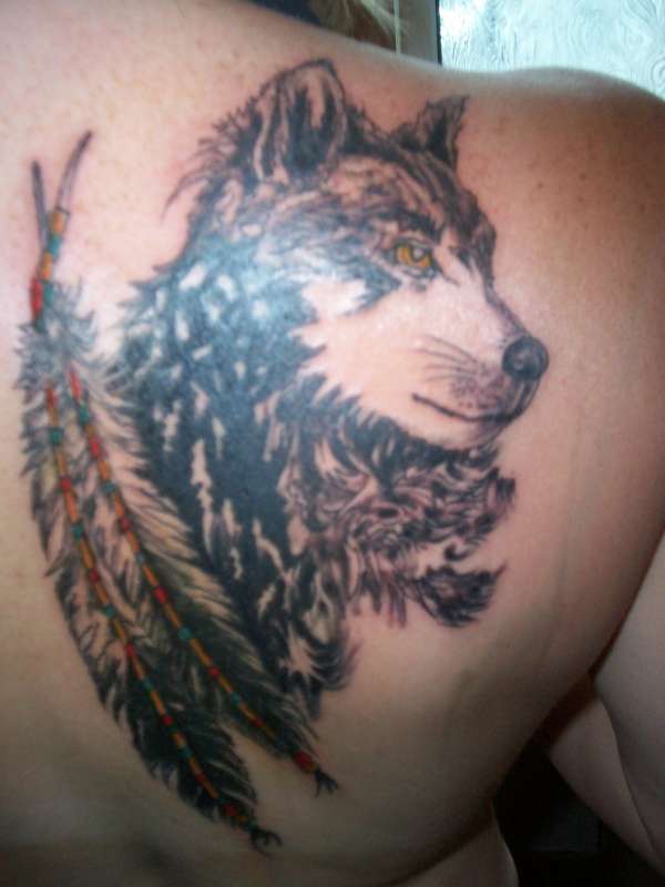 back-shoulder-wolf-tattoo