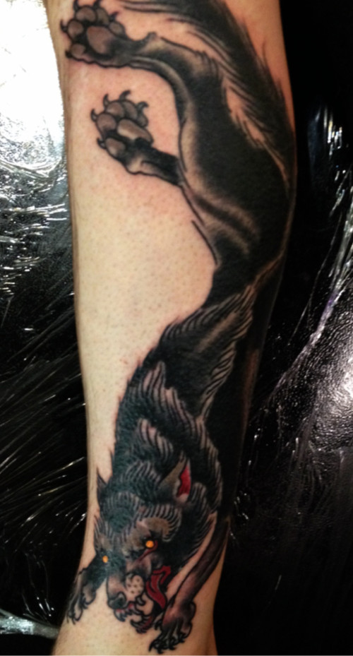 black-wolf-traditional-tattoo