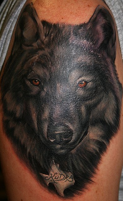 black-and-grey-wolf-tatto