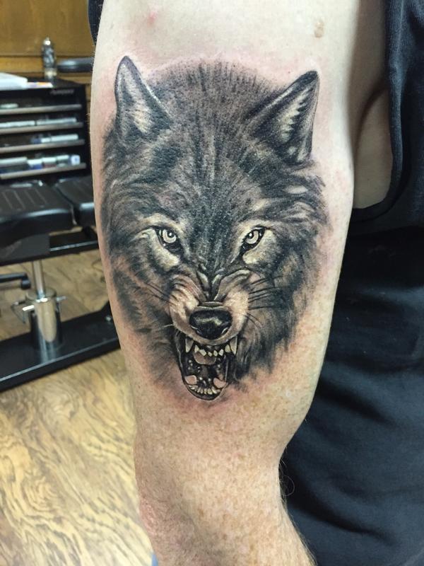 black-and-grey-wolf-tattoo