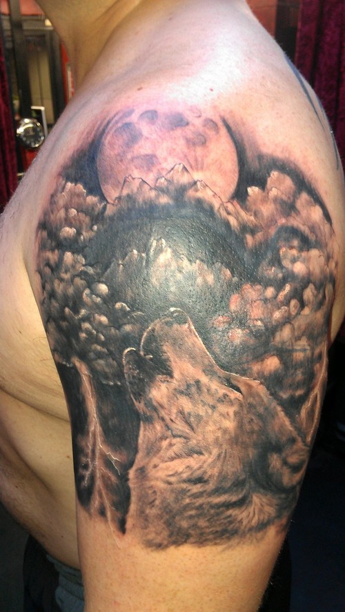 forest-moon-shoulder-tattoo