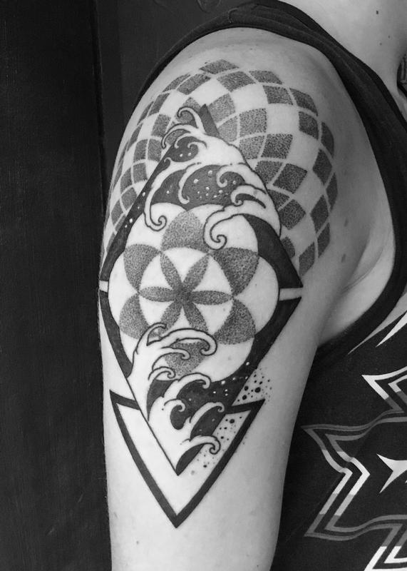 geometric-shoulder-tattoo
