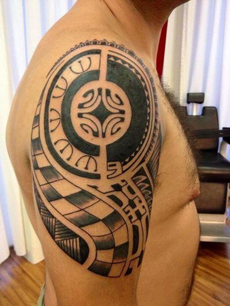 geometric-shoulder-tattoos