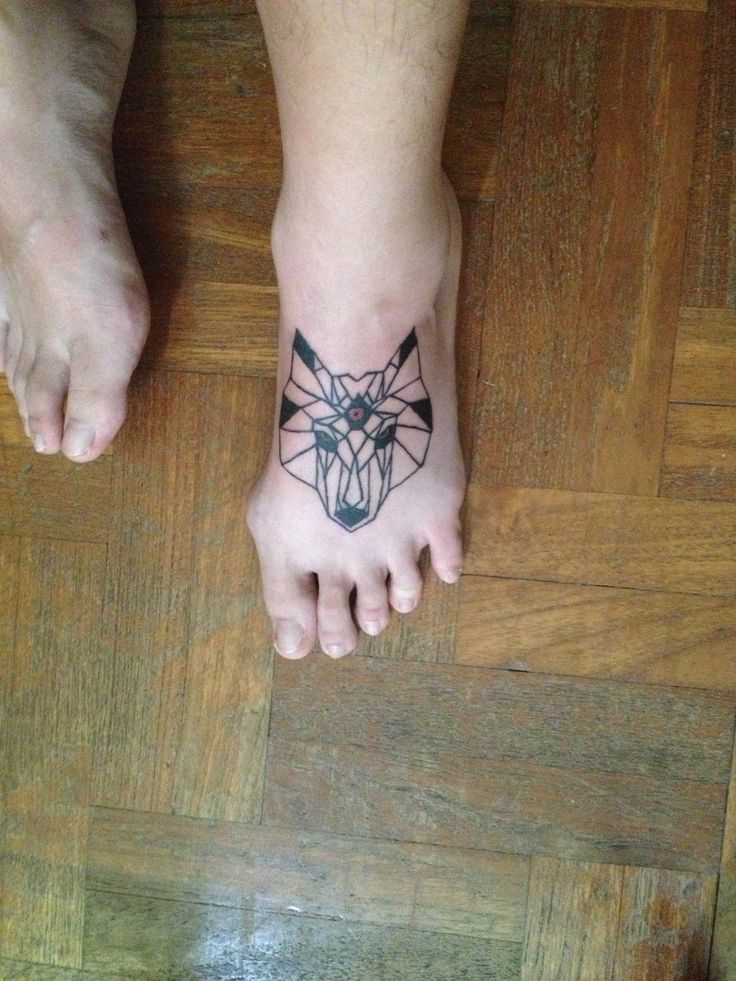 geometric-wolf-tattoos