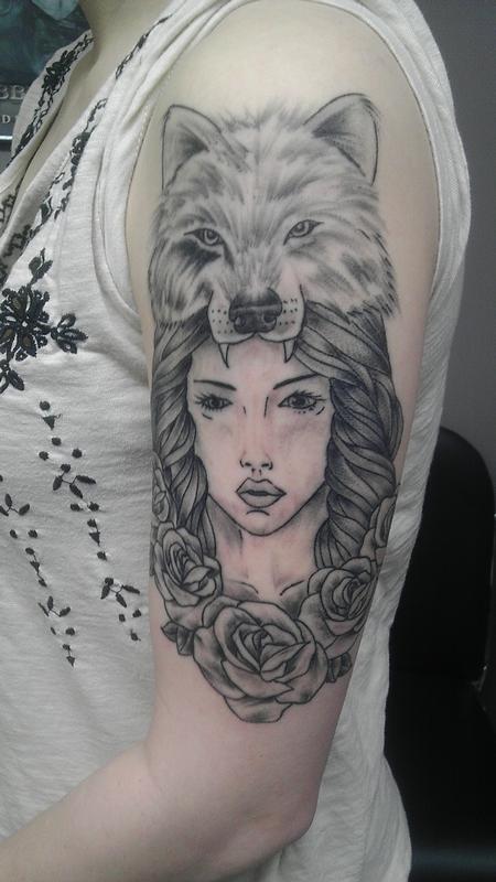 girl-with-wolf-tattoo