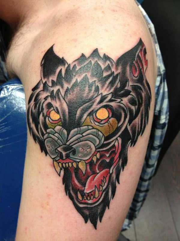 howling-wolf-head-traditional-tattoo