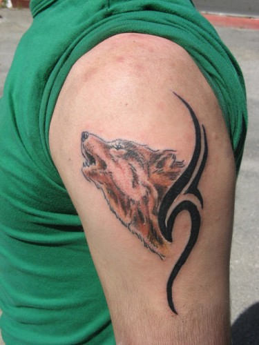 howling-wolf-tattoo