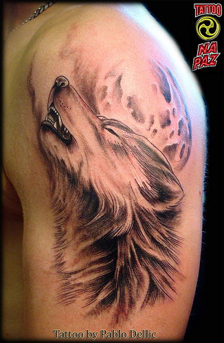 howling-wolf-tattoo-designs