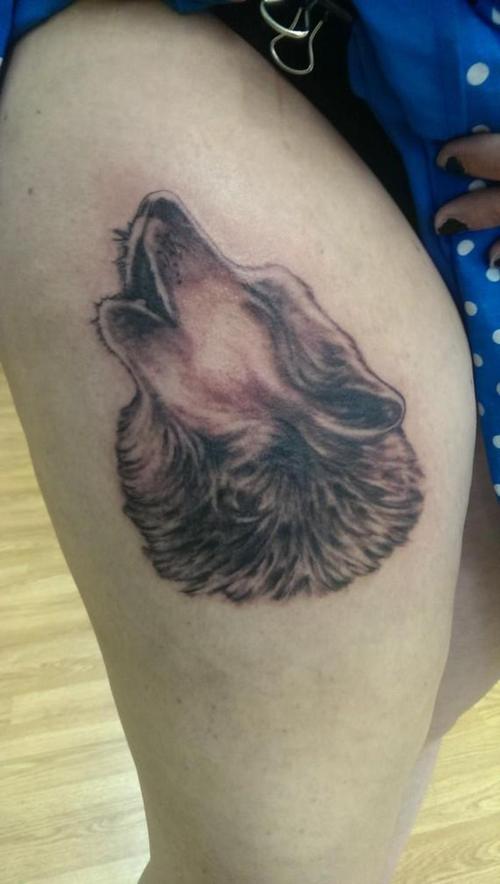 howling-wolf-tattoo-woman-ideas