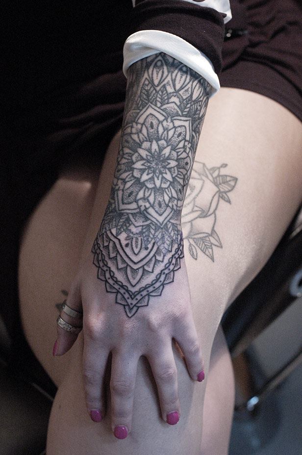 lace-hand-tattoo