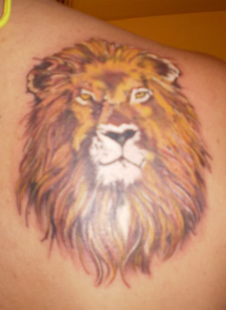 lion-tattoo-on-back-shoulder