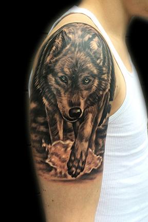 lone-wolf-tattoo-with-hot-man