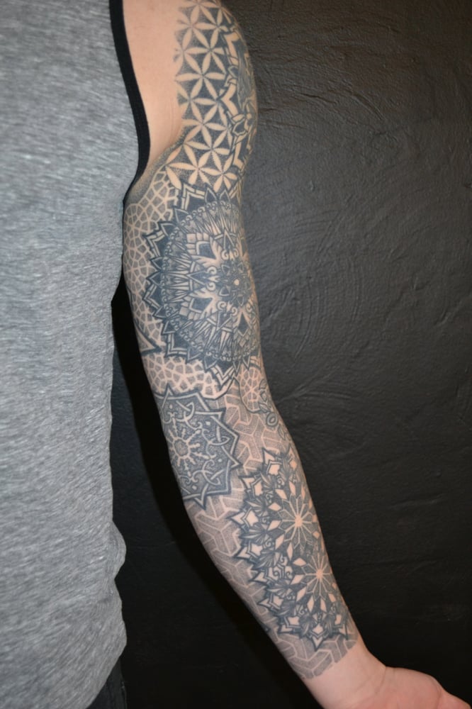 mandala-dot-work-tattoo-sleeve