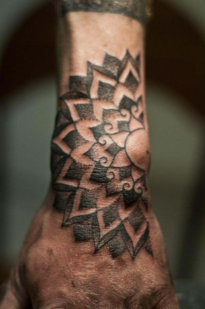 mandala-hand-tattoo