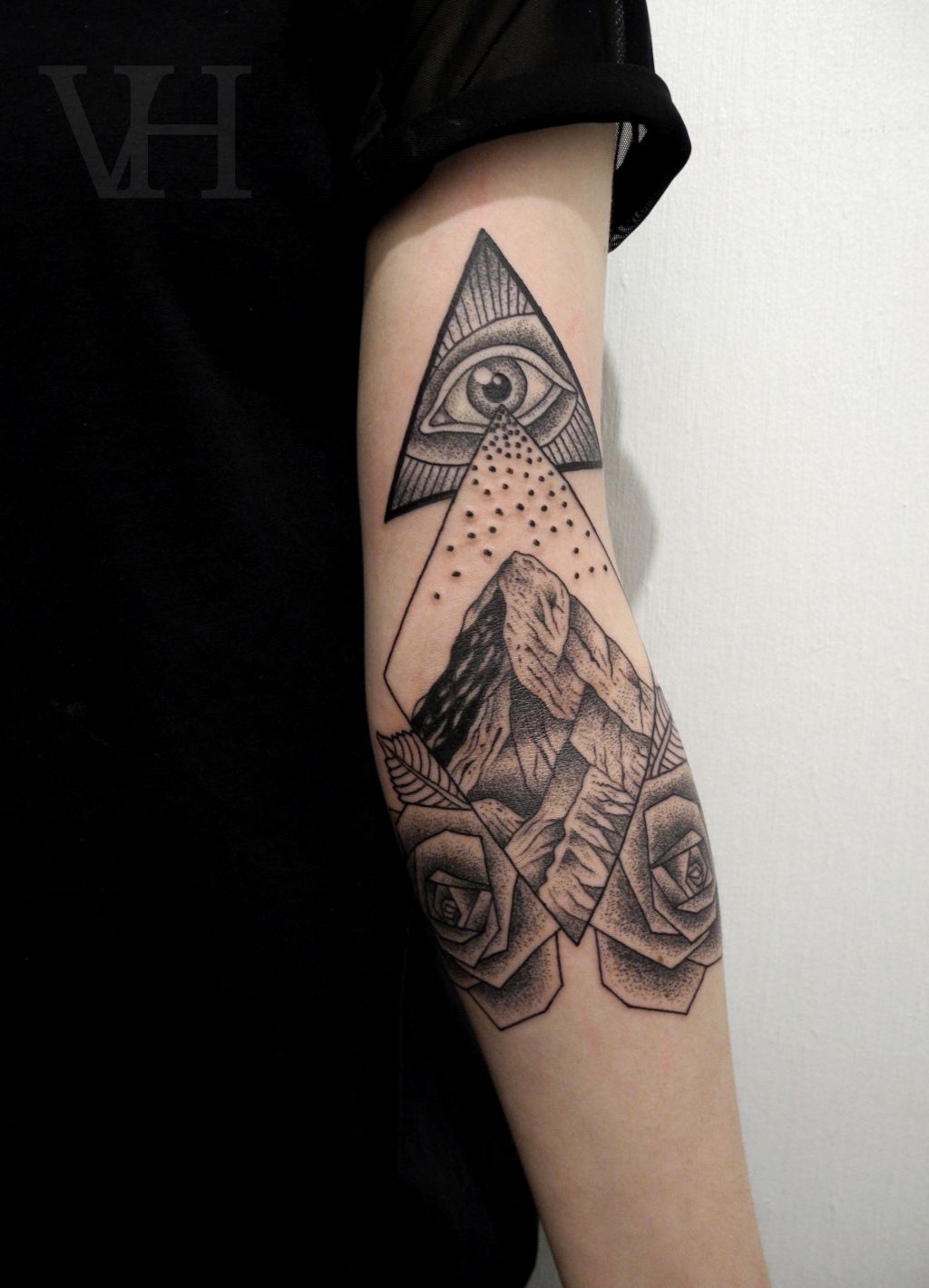 mountains-abstract-triangle-tattoo
