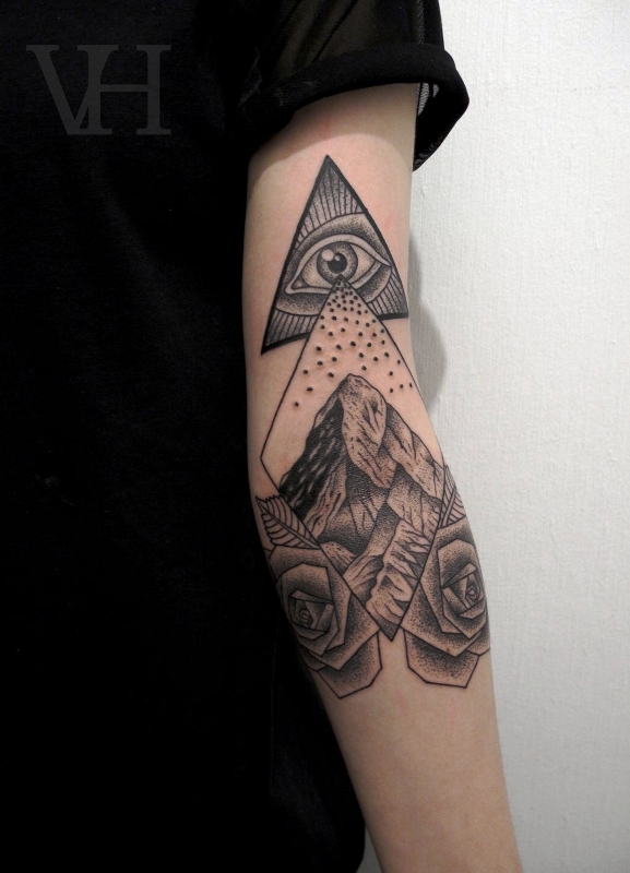 mountains-abstract-triangle-tattoo