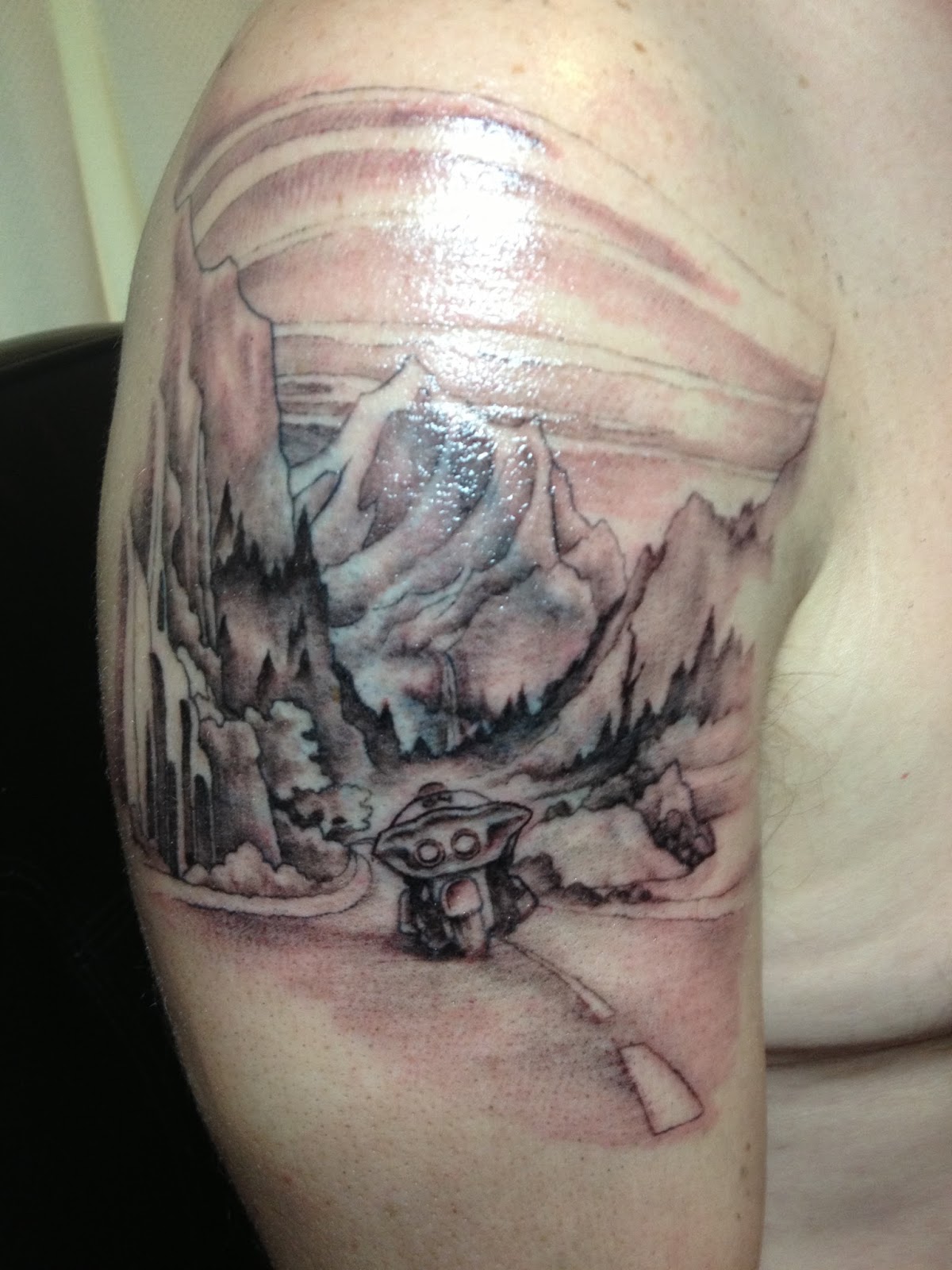 mountains-tattoo-shoulder