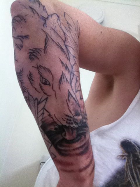 nature-wolf-tattoo-outline