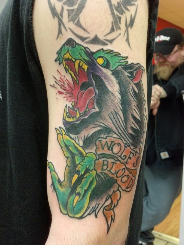 neo-traditional-wolf-tattoo-design-ideas