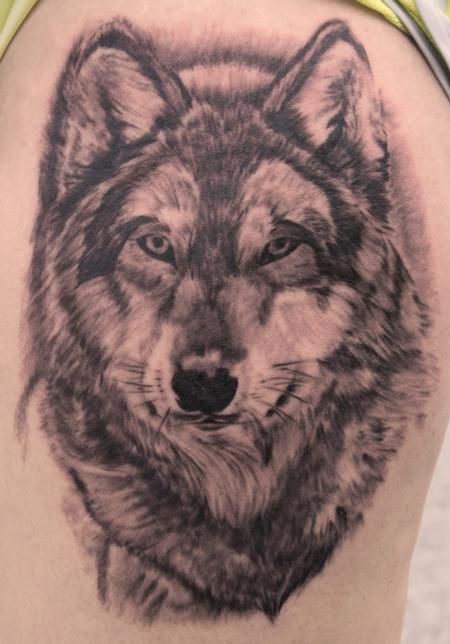realistic-wolf-tattoo-2011