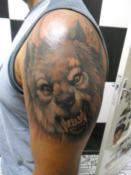 realistic-wolf-tattoo-shoulder-ideas