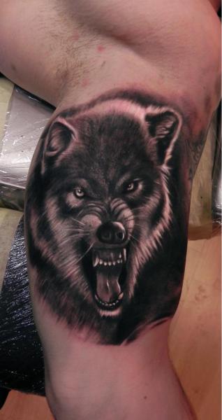 realistic-wolf-tattoos-arm-2014