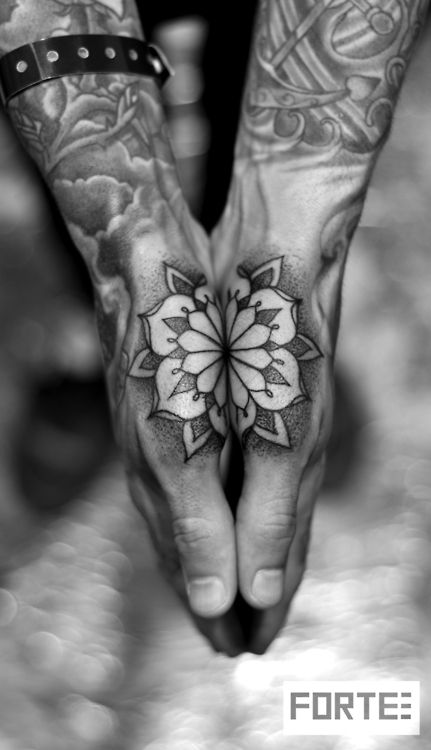 sacred-geometry-hand-tattoo