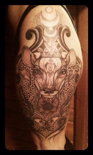sacred-geometry-tattoos-thigh