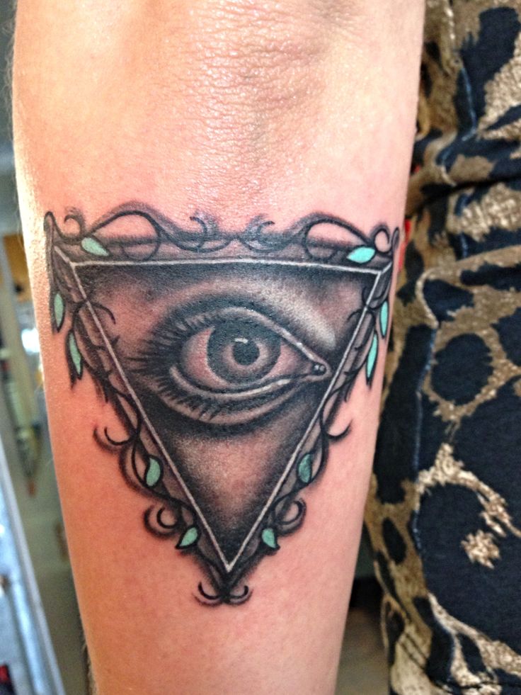 seeing-eye-tattoo-geometric-ideas