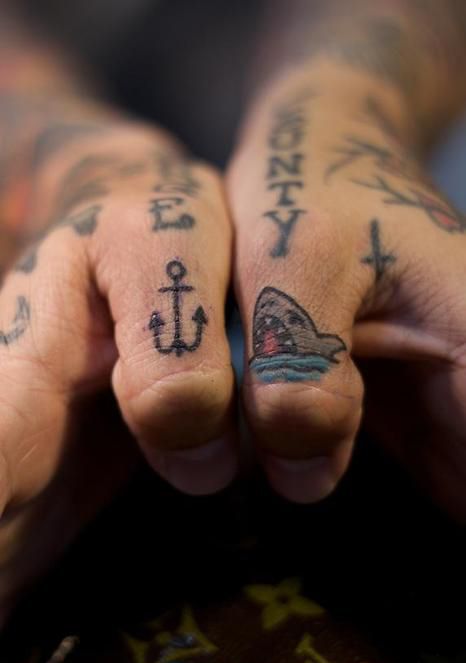 shark-and-anchor-tattoo-small