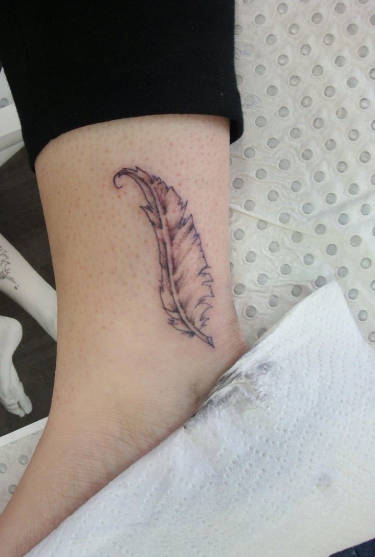 simple-feather-tattoo-on-wrist