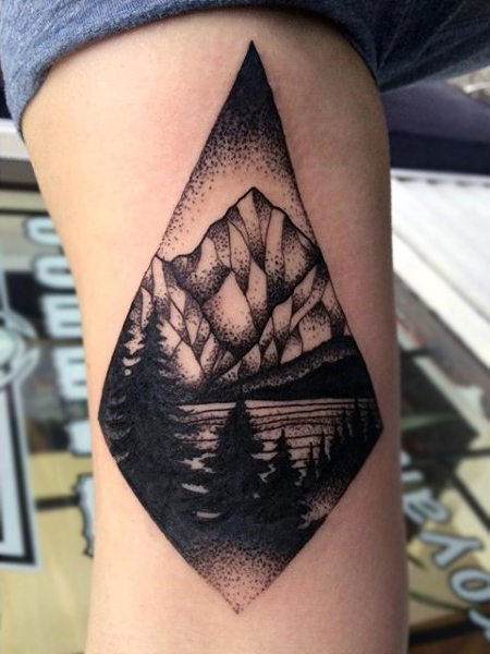 simple-geometric-tattoo-mountain